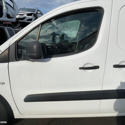2015 CITROEN BERLINGO LEFT FRONT DOOR