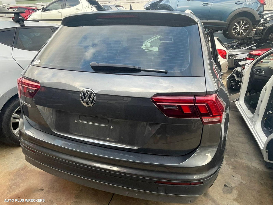 2018 Volkswagen Tiguan Right Headlamp