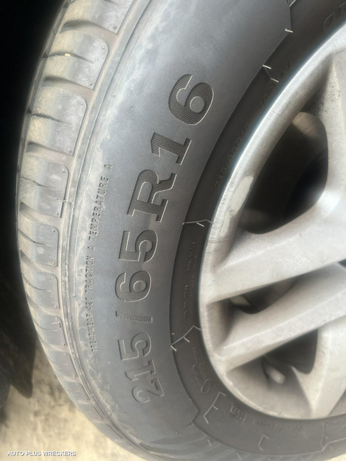 2011 Volkswagen Tiguan Right Rear Door Sliding