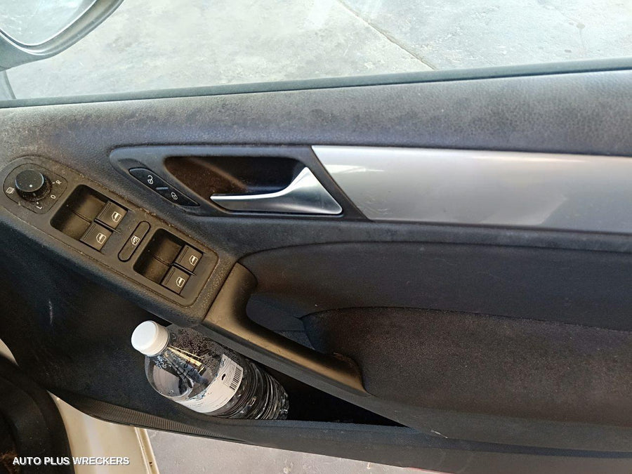 2011 Volkswagen Golf Right Front Door Window