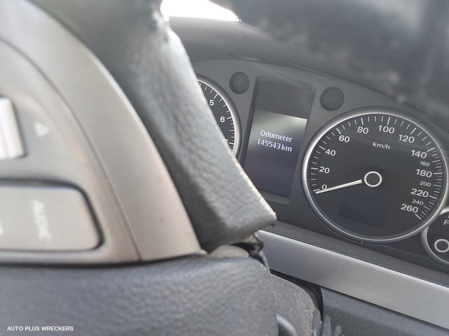 2012 HOLDEN COMMODORE COURTESY LIGHT