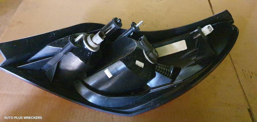 2009 Chrysler Sebring Left Taillight