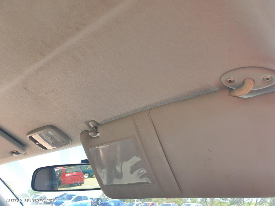 2008 Toyota Hilux Sunvisor