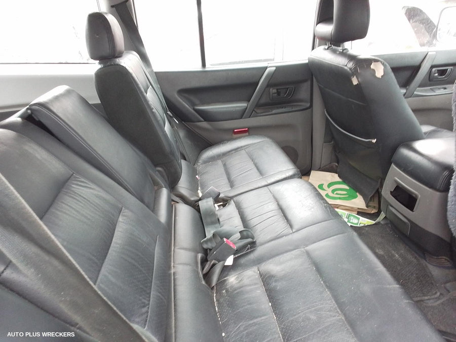 2001 Mitsubishi Pajero Left Rear Door Sliding
