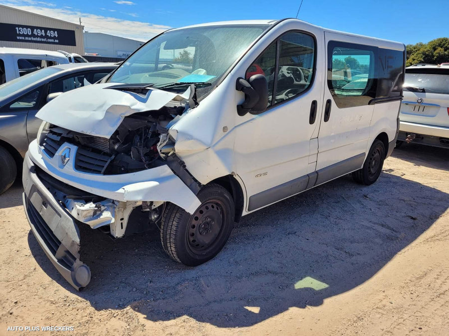 2014 Renault Trafic Left Front Door