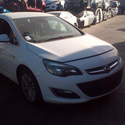 2013 Opel Astra Washer Bottle