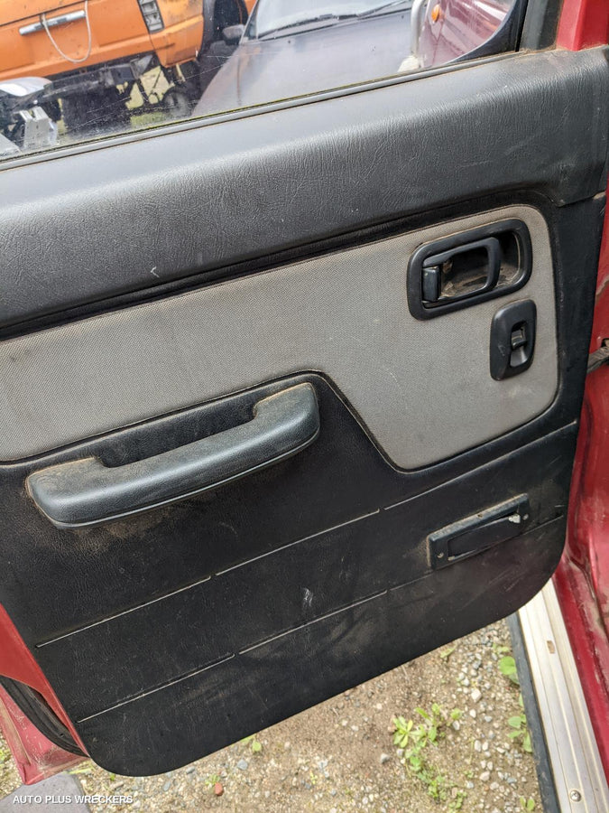 2008 Nissan Navara Left Guard