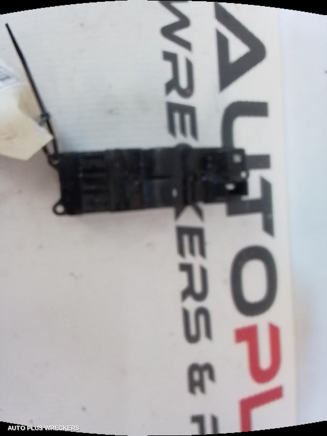 2015-2021 Mitsubishi Triton Pwr Dr Wind Switch