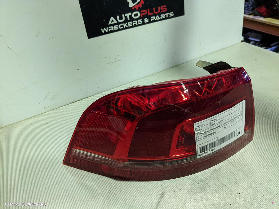 2014 Volkswagen Passat Left Taillight
