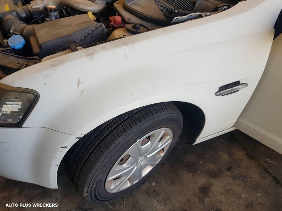 2006 HOLDEN COMMODORE LEFT DOOR MIRROR