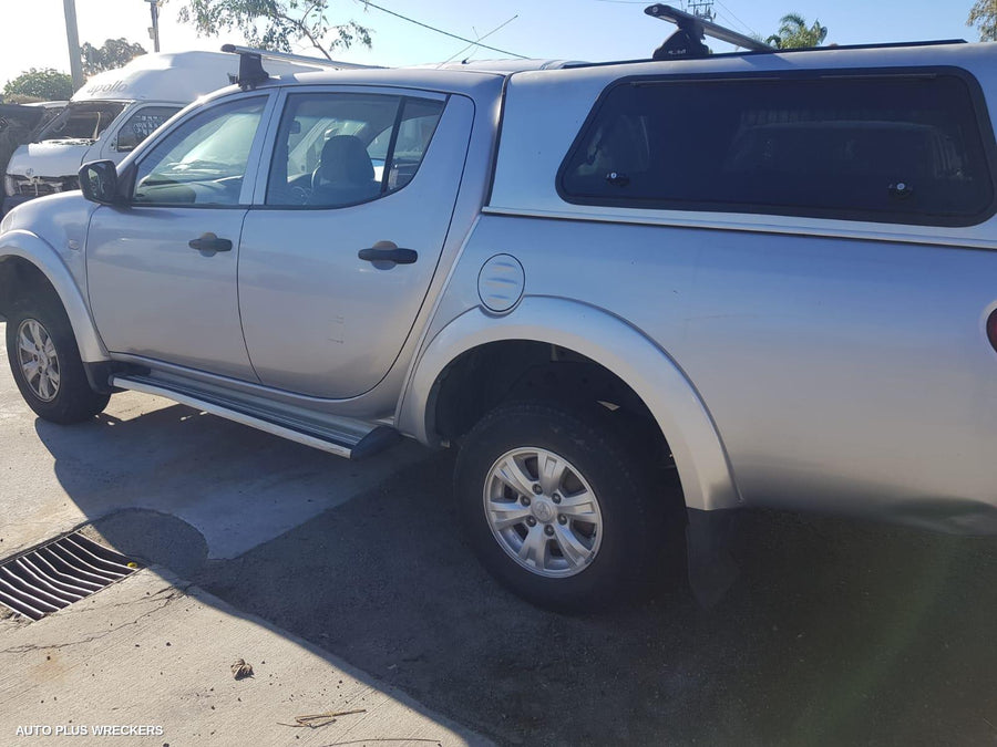 2013 Mitsubishi Triton Right Front Window Reg Motor