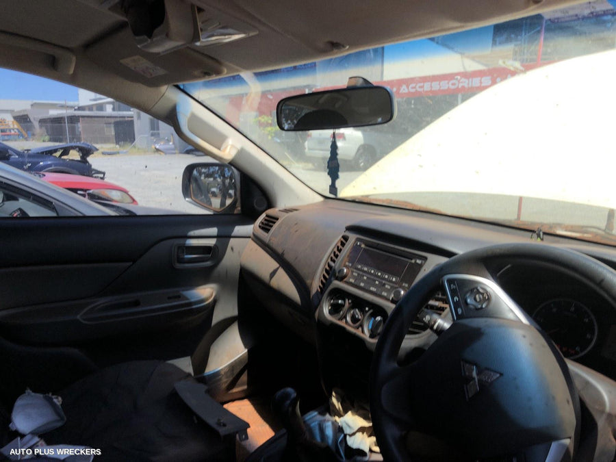 2016 Mitsubishi Triton Right Rear Door Window