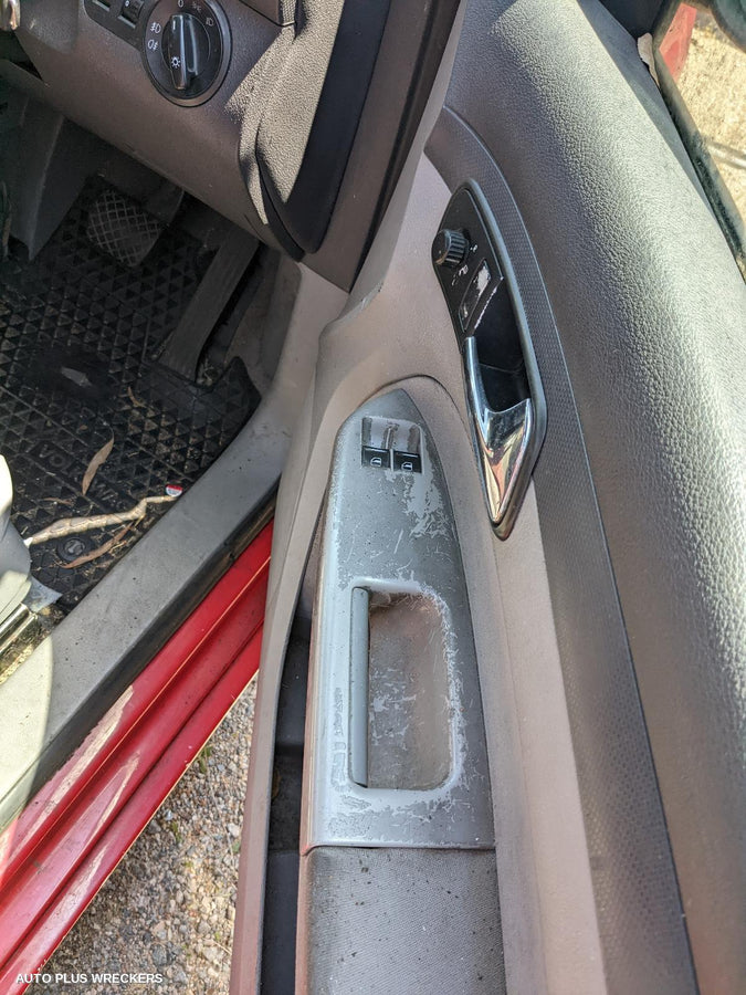 2006 Volkswagen Caddy Left Guard