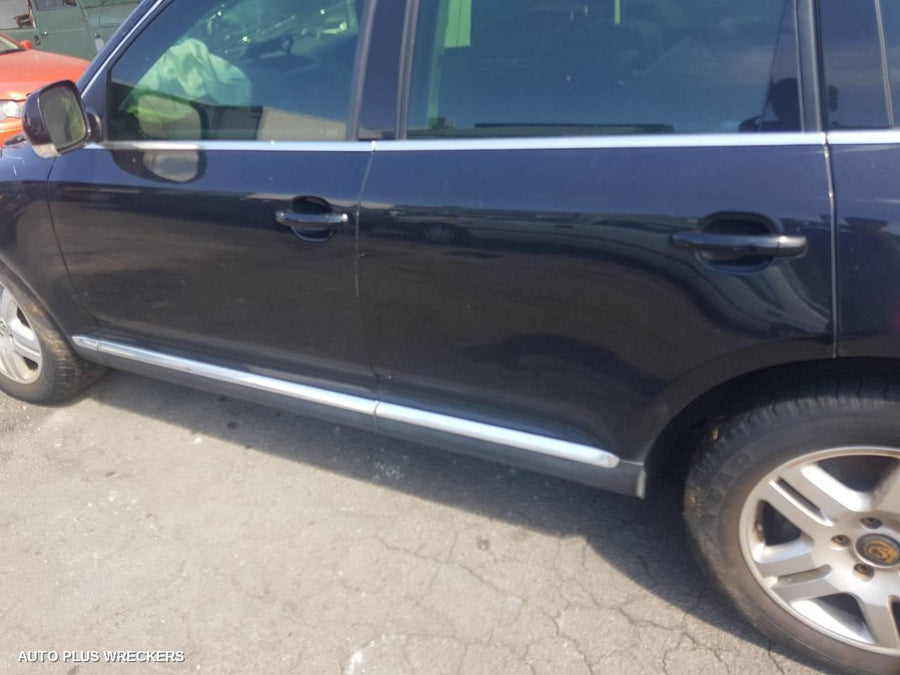 2004 Volkswagen Touareg Left Front Door