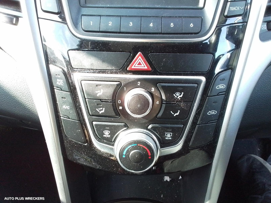 2014 Hyundai I30 Left Driveshaft