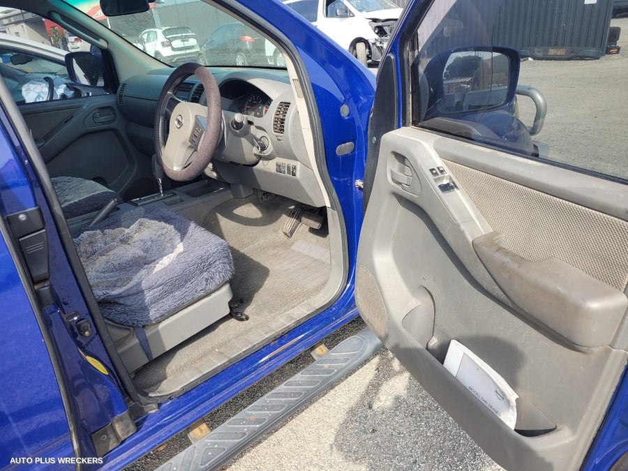 2009 NISSAN NAVARA BONNET HINGE STRUT