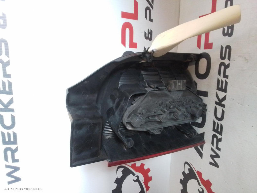 2009-2015 Volkswagen Transporter Right Taillight