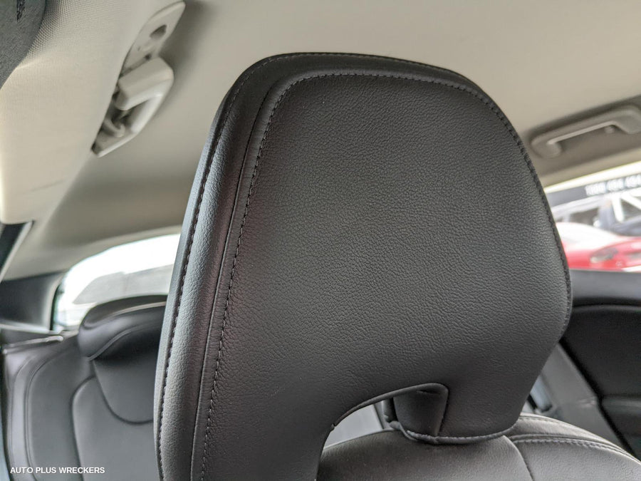 2018 Volvo S40 Left Front Door Window