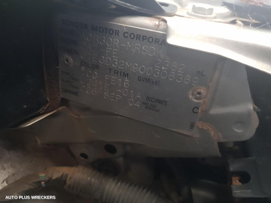 2004 TOYOTA TARAGO LEFT TAILLIGHT