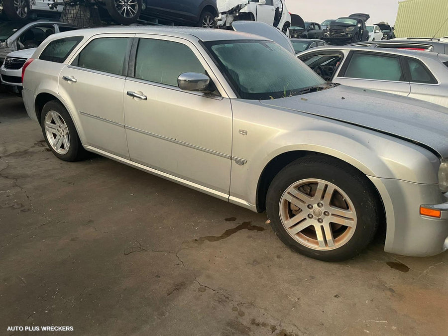 2006 Chrysler 300c Left Front Door Window
