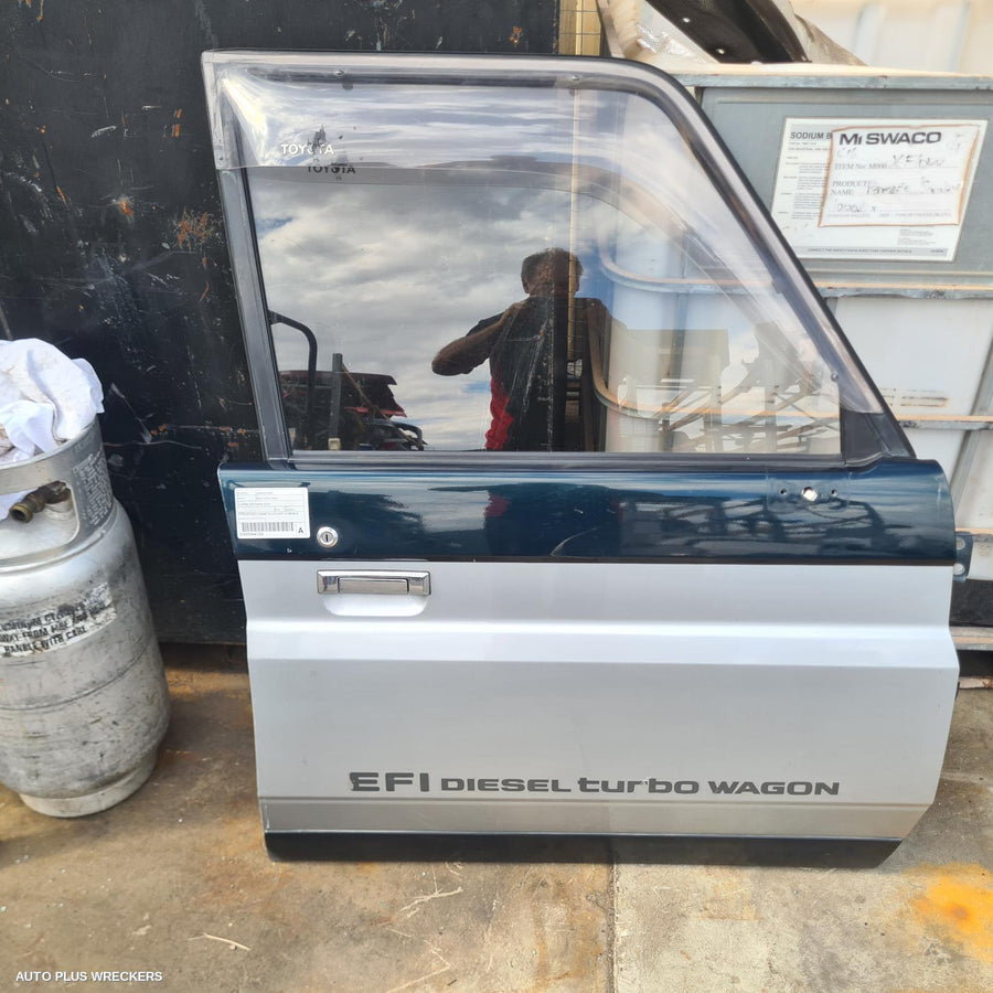 2015 Toyota Landcruiser Right Front Door