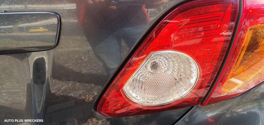 2007 Toyota Corolla Right Front Door