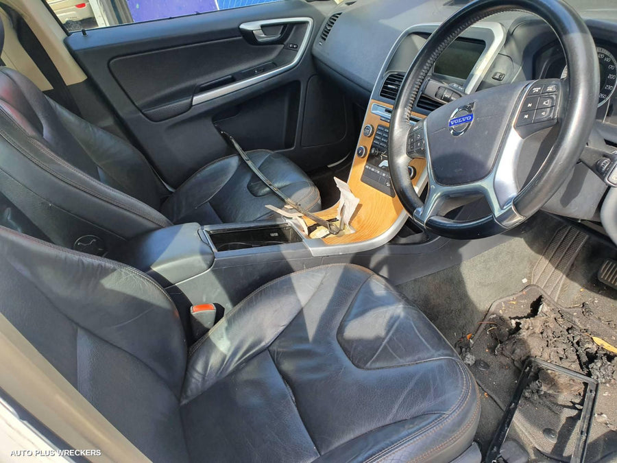 2009 Volvo Xc60 Right Rear Door Sliding