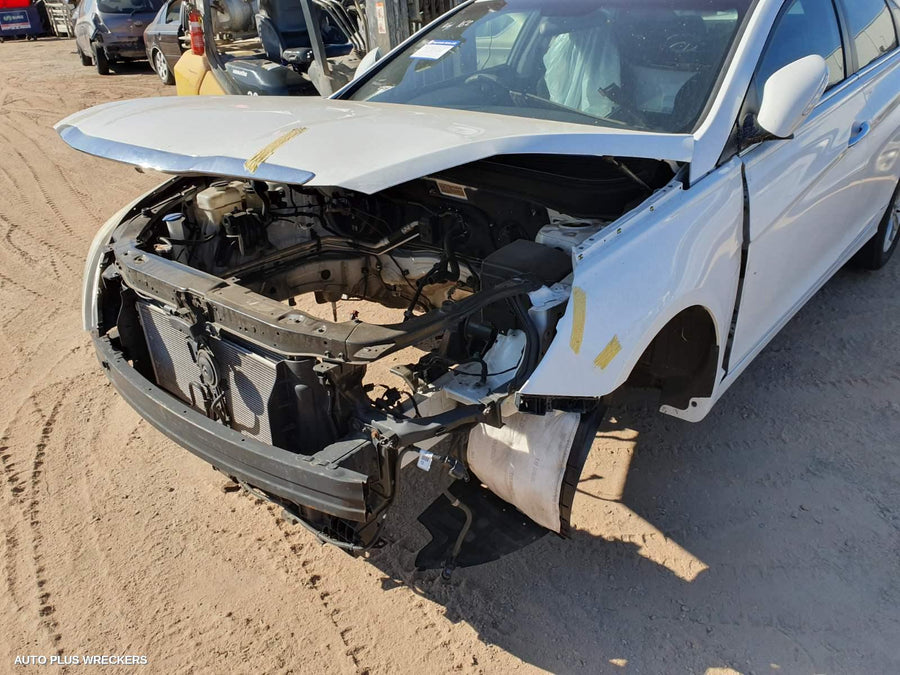 2011 Hyundai I45 Rear Garnish