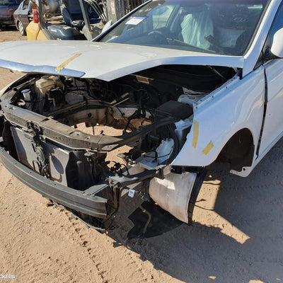 2011 Hyundai I45 Left Front Door