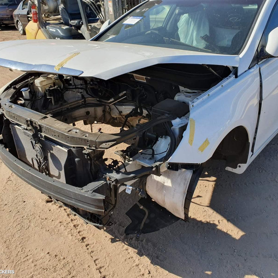 2011 Hyundai I45 Left Front Door