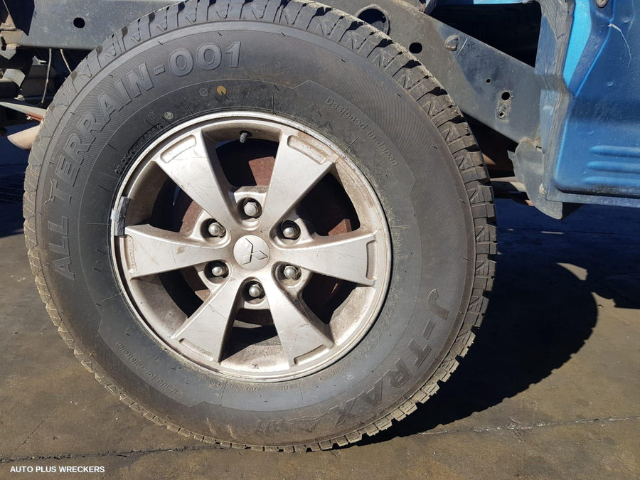 2006 MITSUBISHI TRITON RIGHT FRONT DOOR WINDOW