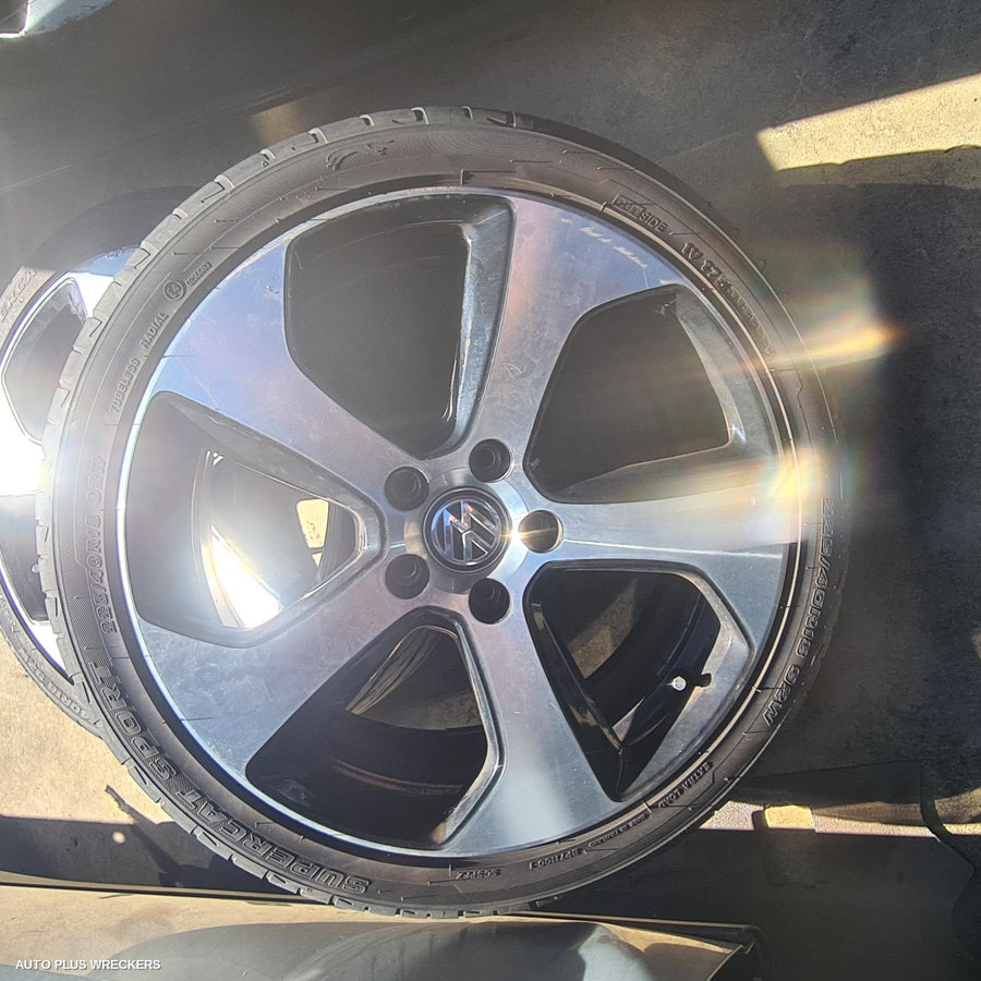 2012-2017 Volkswagen Golf Wheel Mag