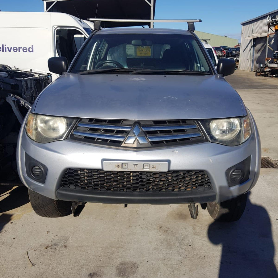 2013 Mitsubishi Triton Right Front Window Reg Motor