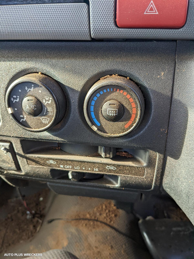 2011 Toyota Hiace Instrument Cluster