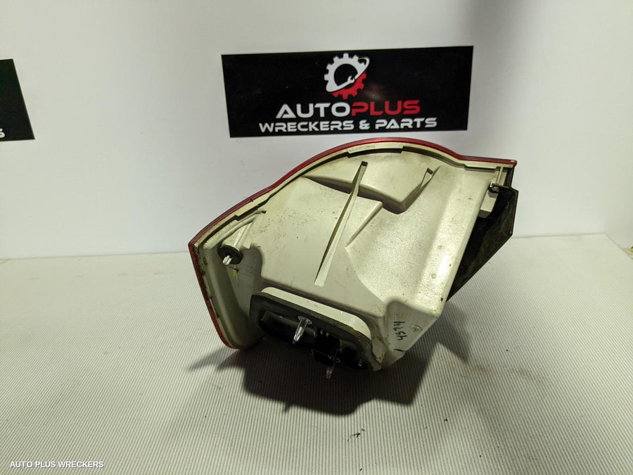 2009 Volkswagen Jetta Left Taillight
